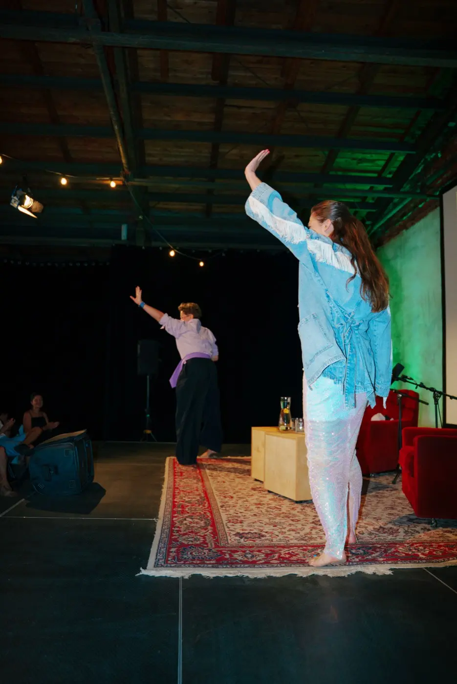 Tanecni vystoupeni na podiu live show